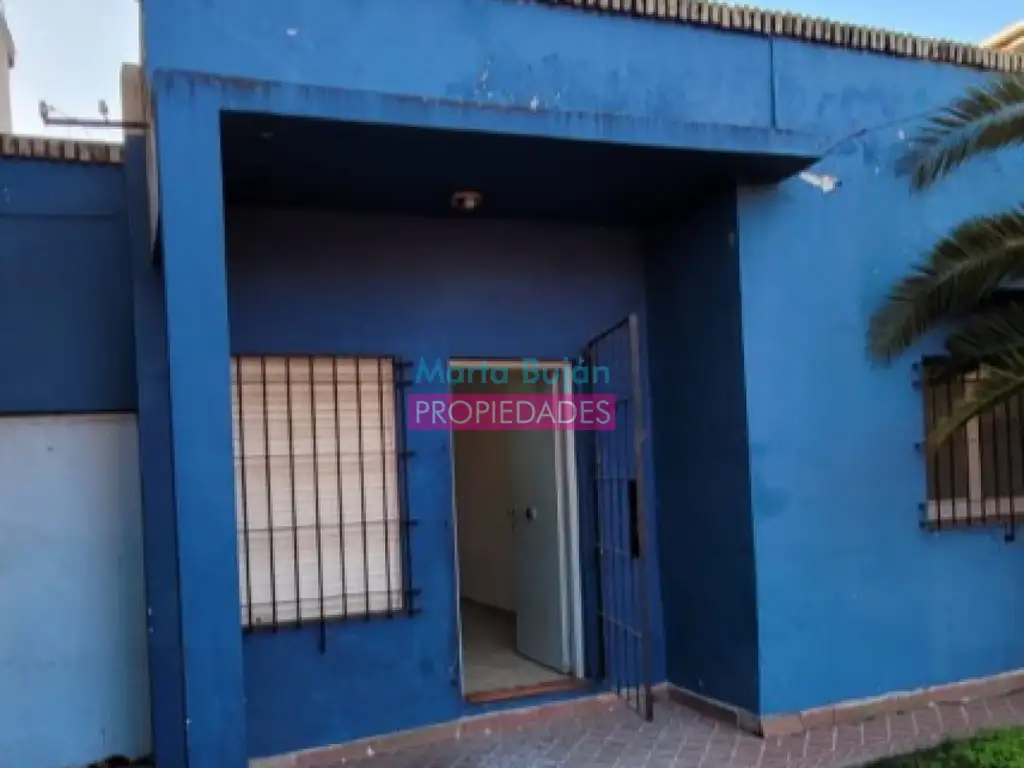 Casa con patio y terraza