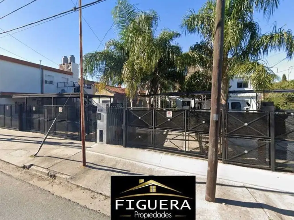 2 ambientes con patio y cochera