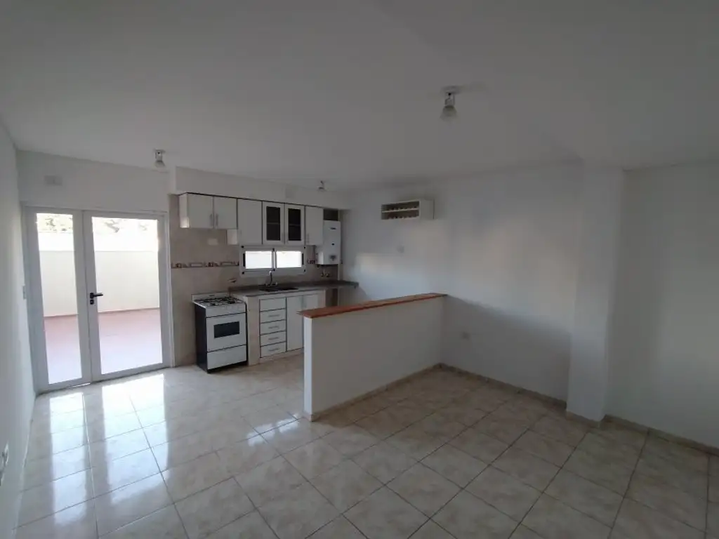 1 dormitorio, patio privado y baulera