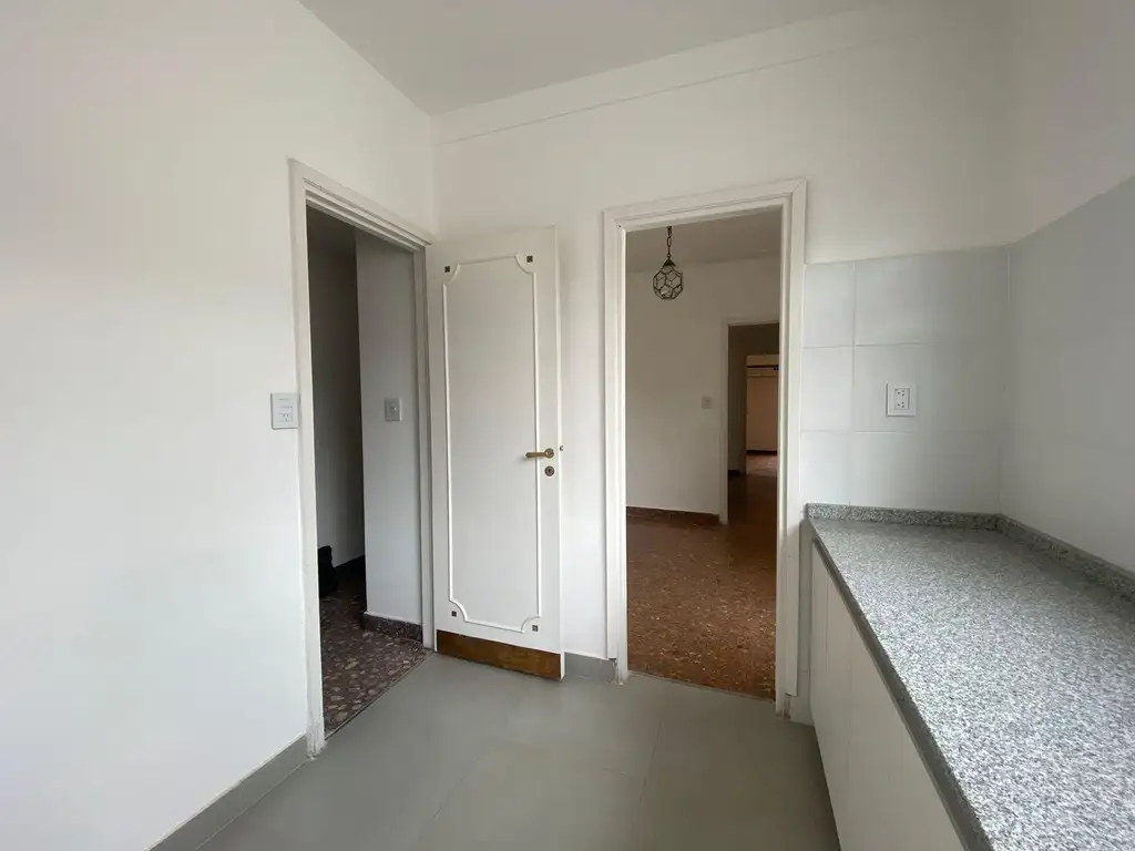 3 bedrooms, front balcony