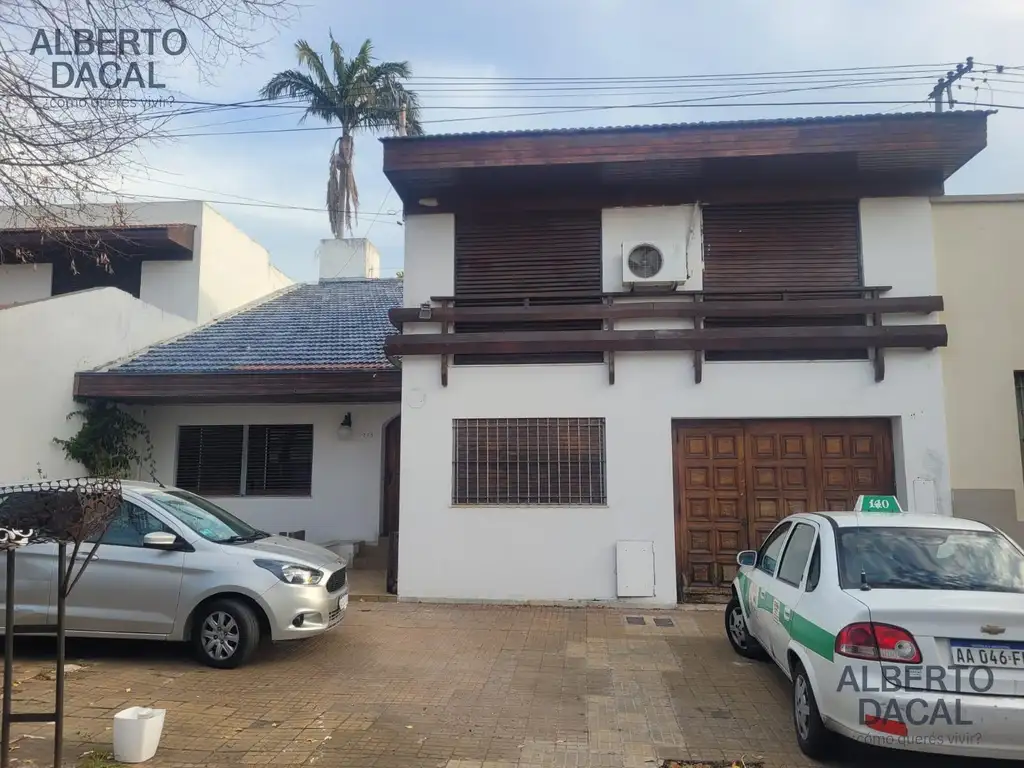 House with quincho and pool