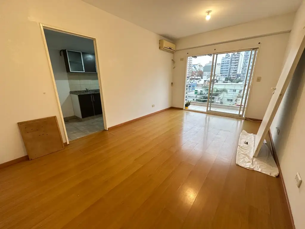 2 ambientes con balcón y terraza
