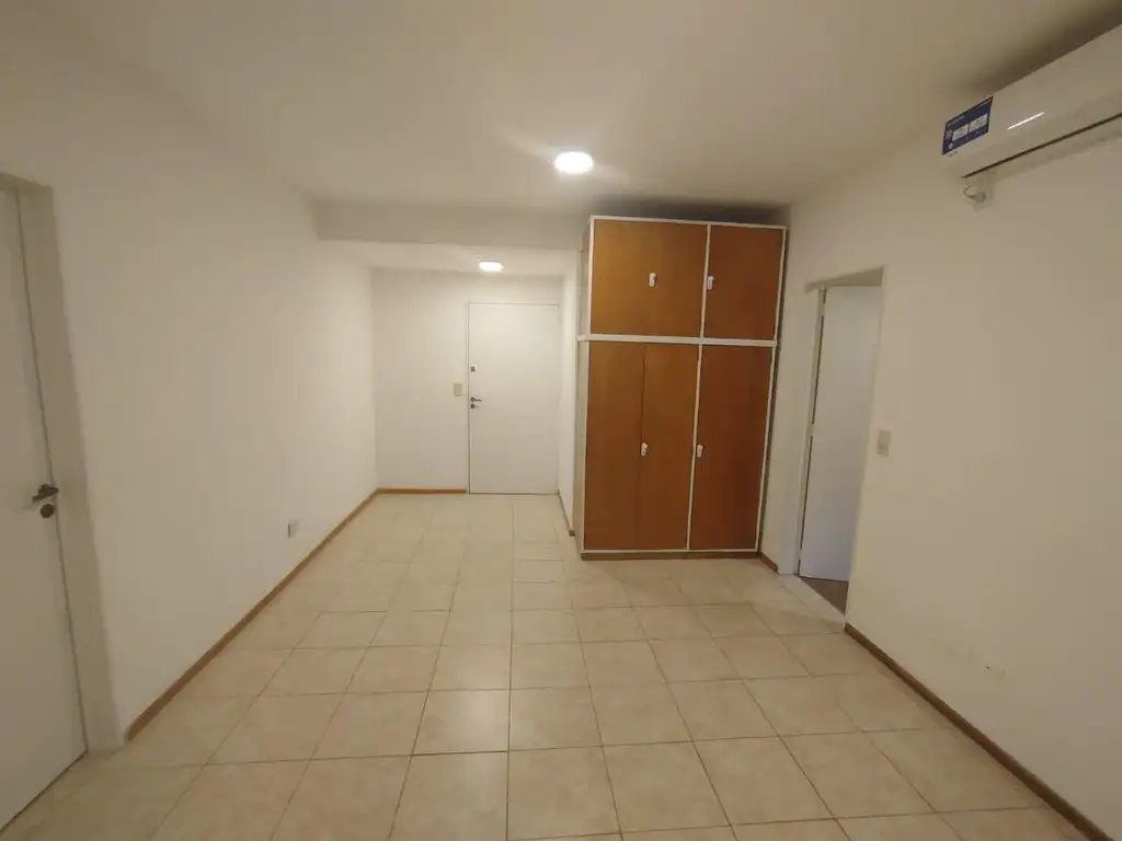 Studio with A/C and security