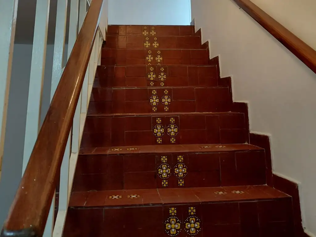 Casa com varanda e pátio