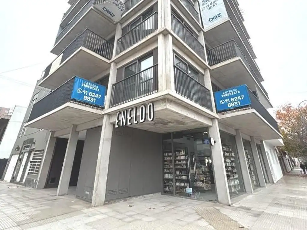 Departamento en esquina con balcón terraza