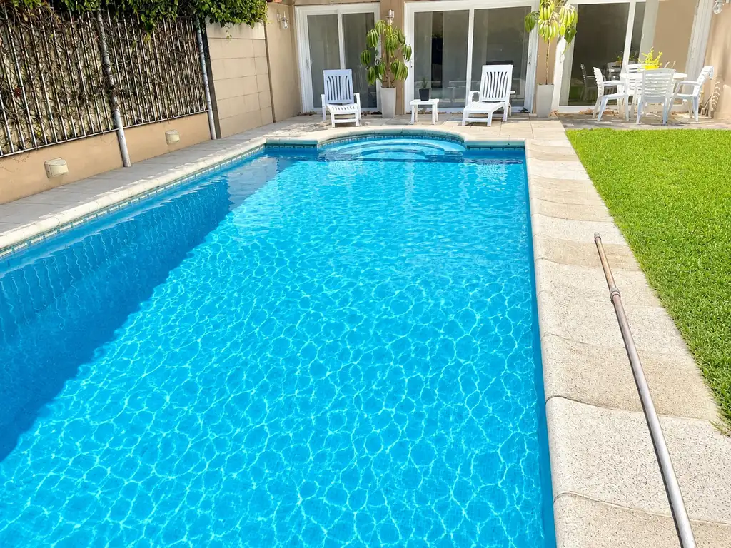 Casa com piscina e terraço 30 m²