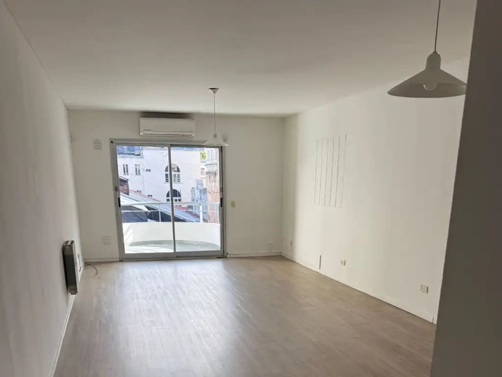 Monoambiente 5° piso con balcón