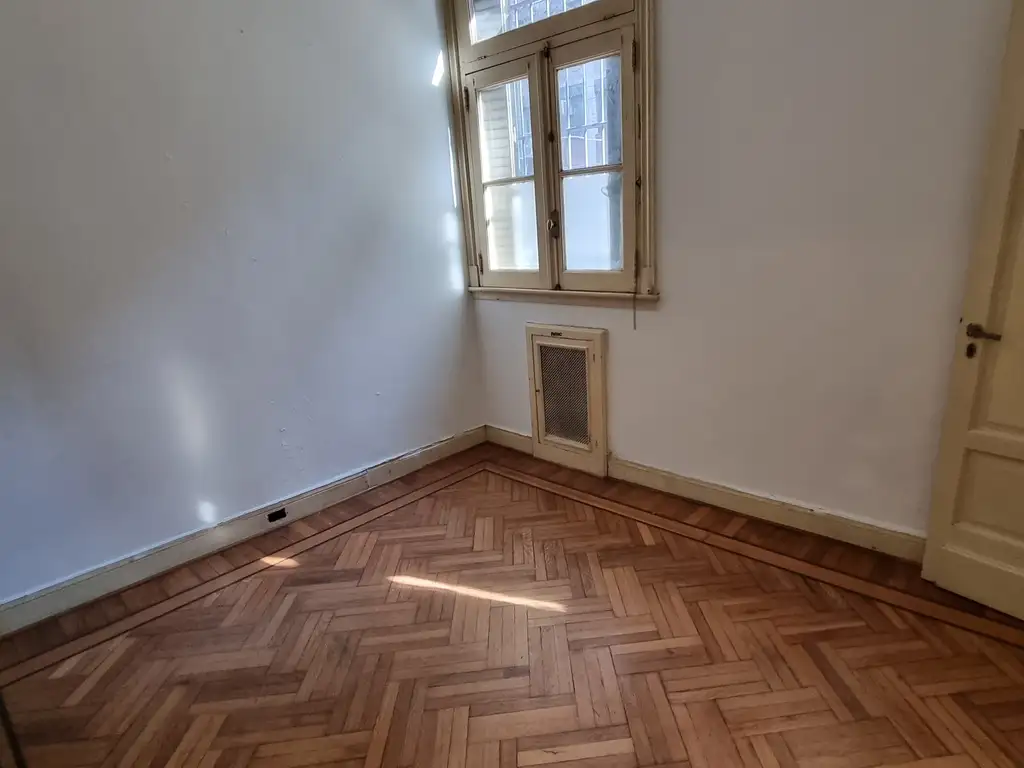 PB al frente, parquet y bañera