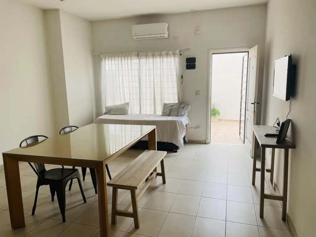 2 ambientes amoblado, patio y AC