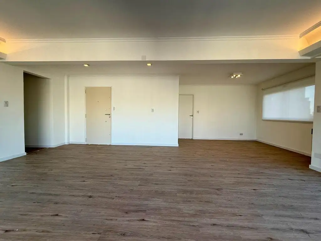 5-room renovated apartment with balcony