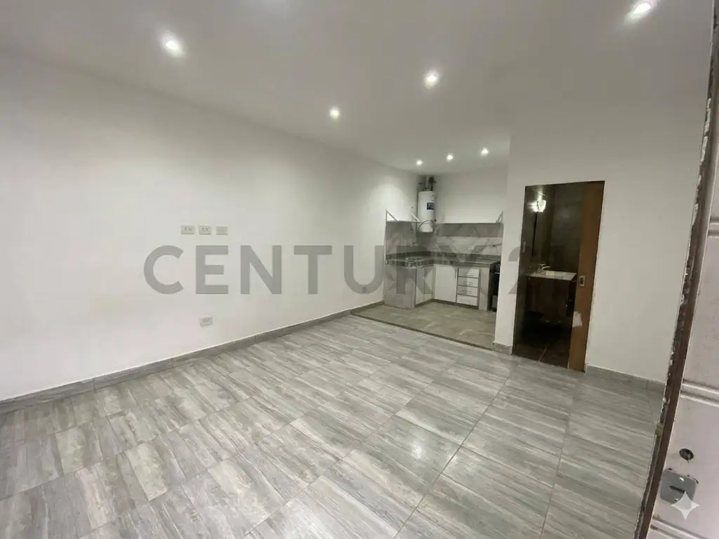 Monoambiente a estrenar con patio