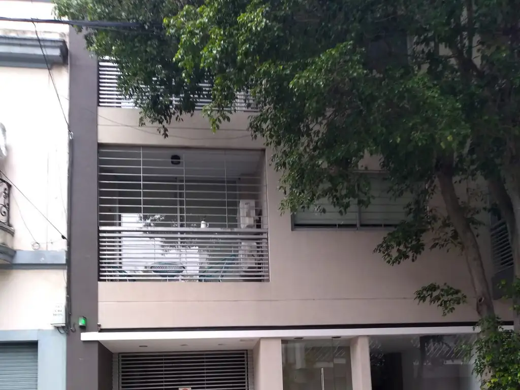 Flores, 2 ambientes con balcón