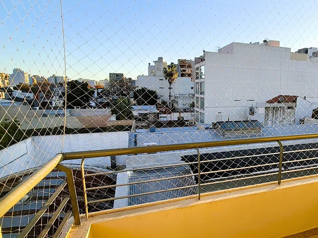2 ambientes con balcón y A/A