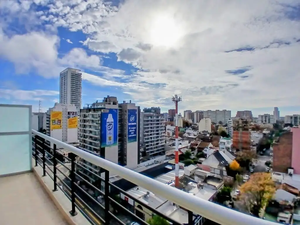 16º piso con piscina y balcón