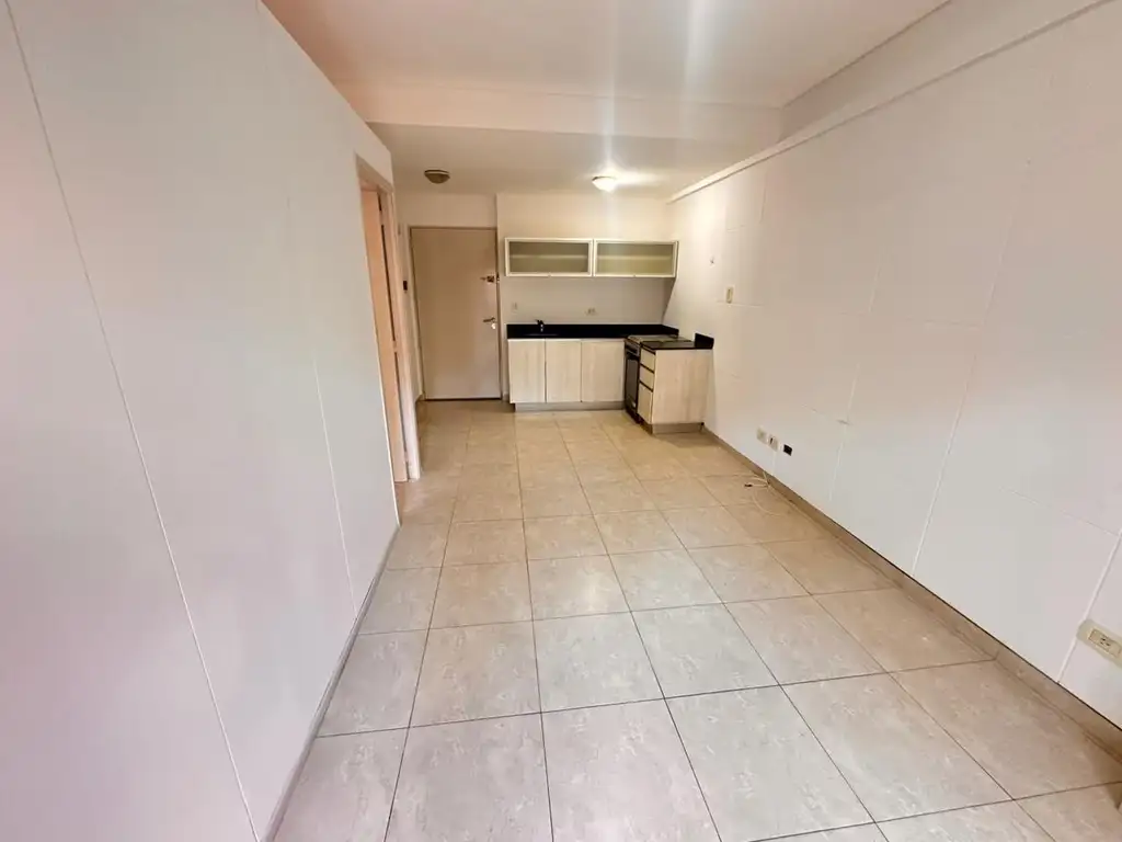 Front-facing 2-room with balcony