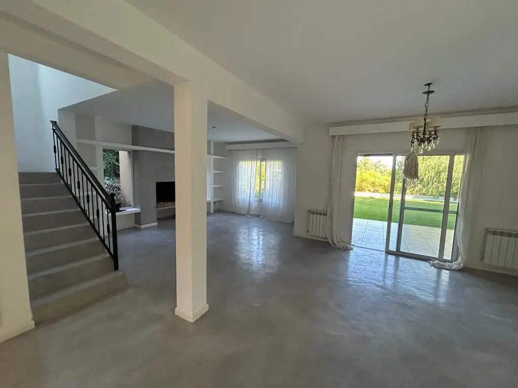 Casa com piscina e vista para o golfe