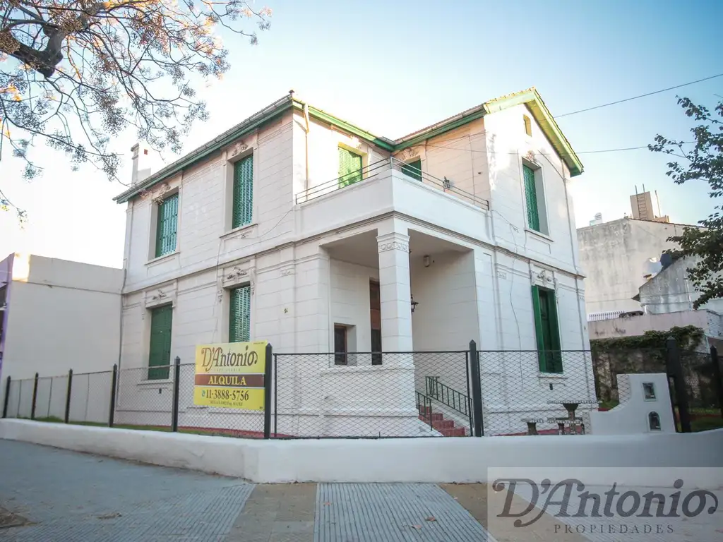 Casa con 4 dormitorios y terraza