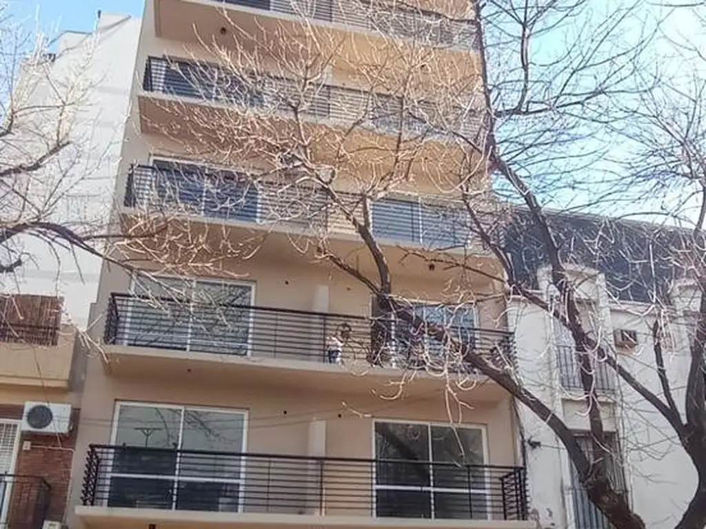 1 ambiente con balcón y SUM