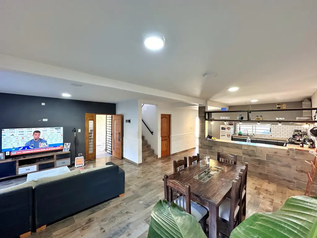 Casa con pileta y 4 dormitorios