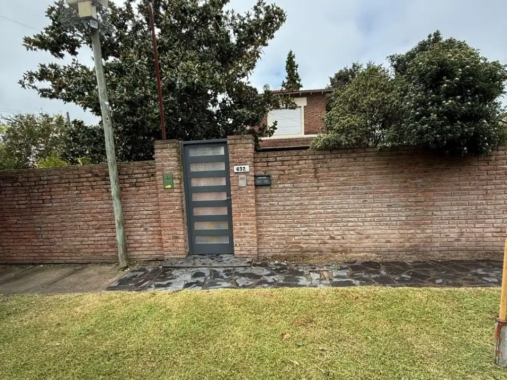Casa con jardín y pileta