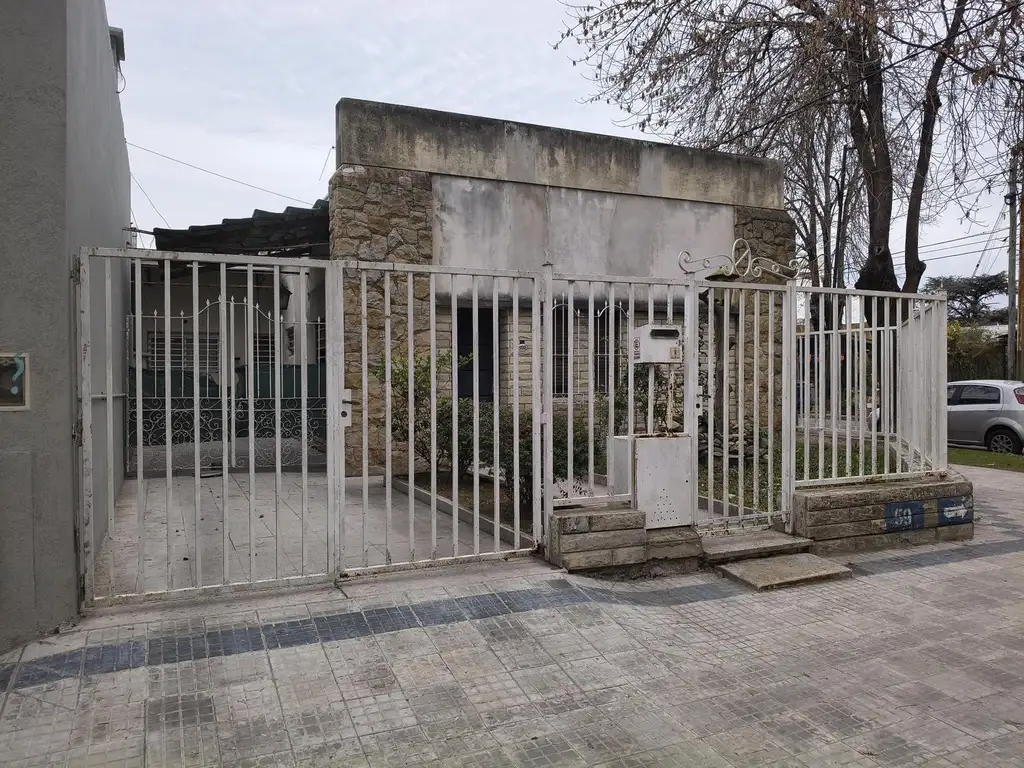 Casa 2 dormitorios con patio