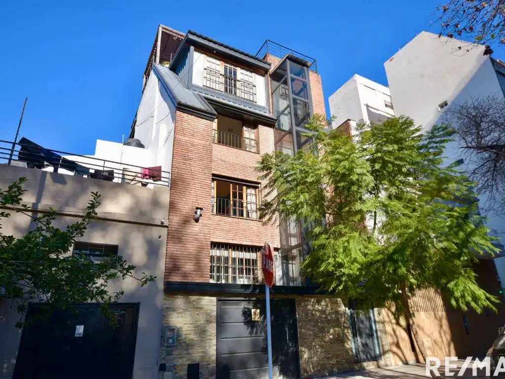 Villa Devoto house with terrace
