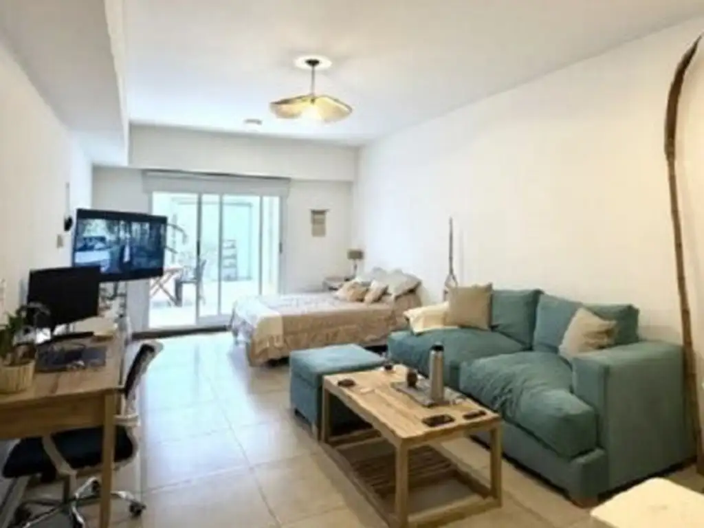 Monoambiente con patio y amenities