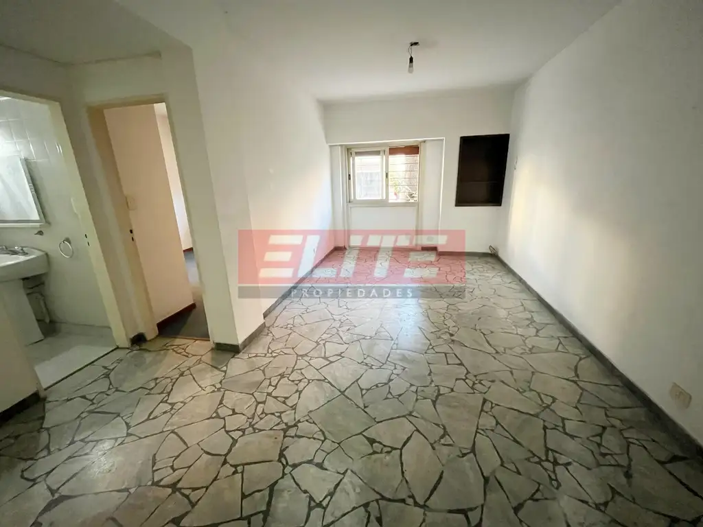 Planta baja al frente con patio interno