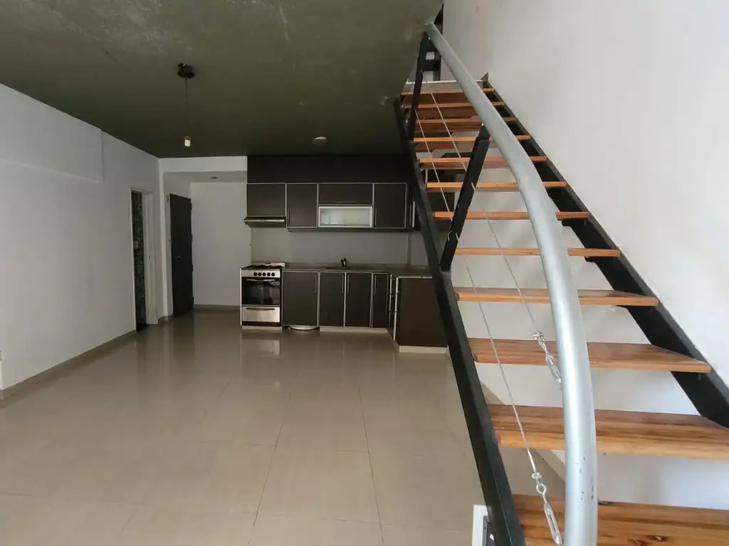 Duplex doble altura con balcón
