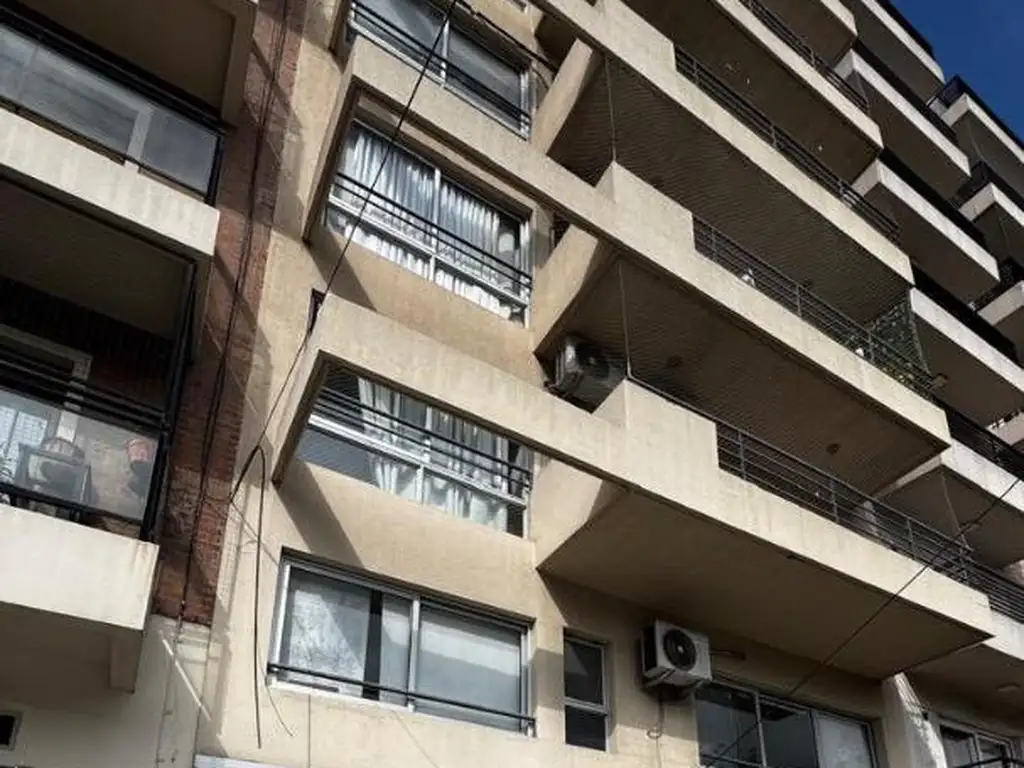 6° piso contrafrente con balcón