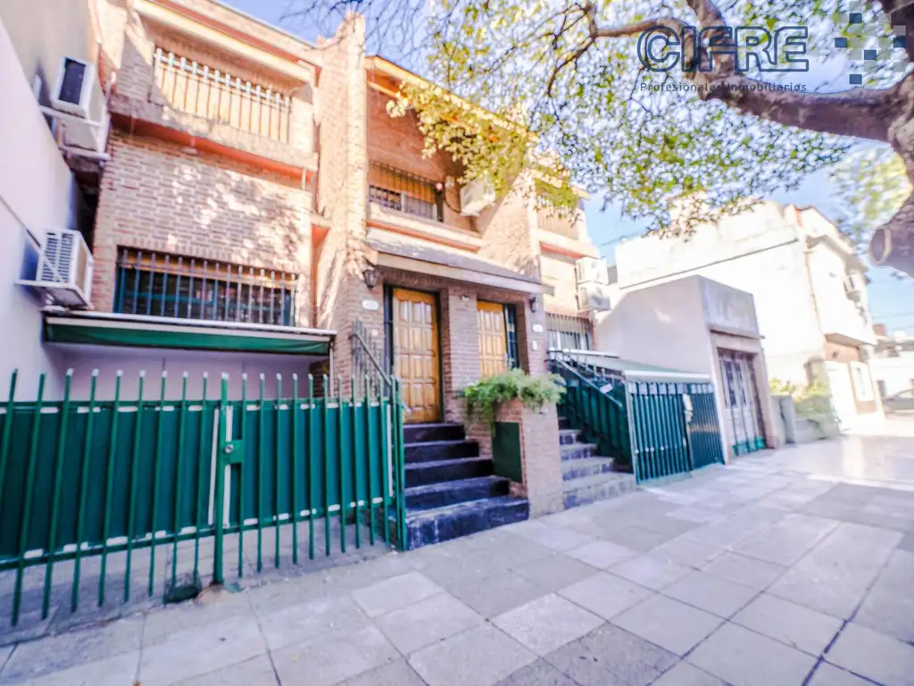Triplex con patio y terraza