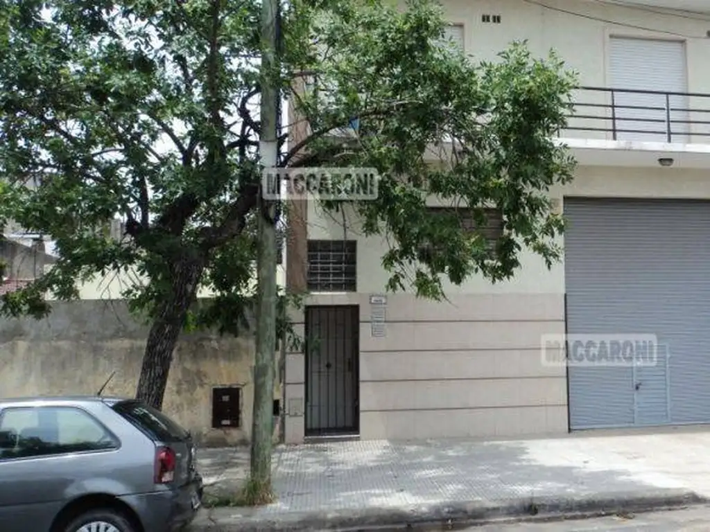 2 ambientes con balcón y patio