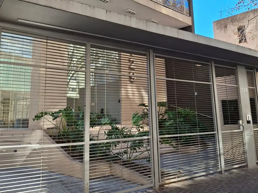 Duplex com varanda longa e vista