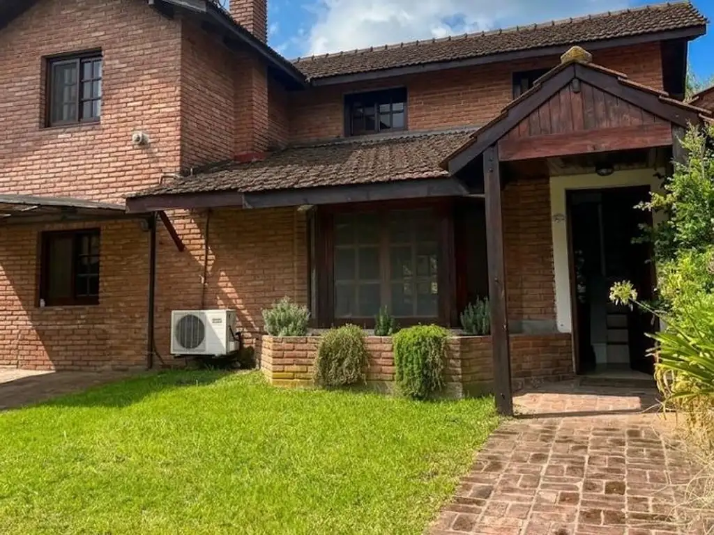 Furnished house with garden and grill