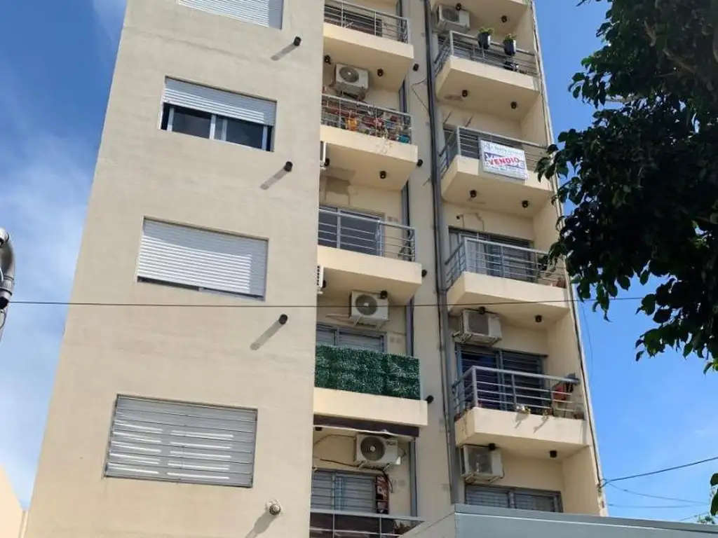 Monoambiente 3er piso con balcón