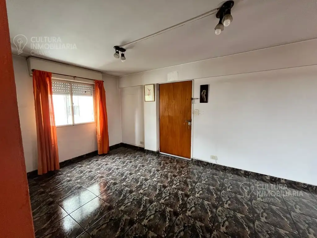 Departamento con balcón y 4 dormitorios