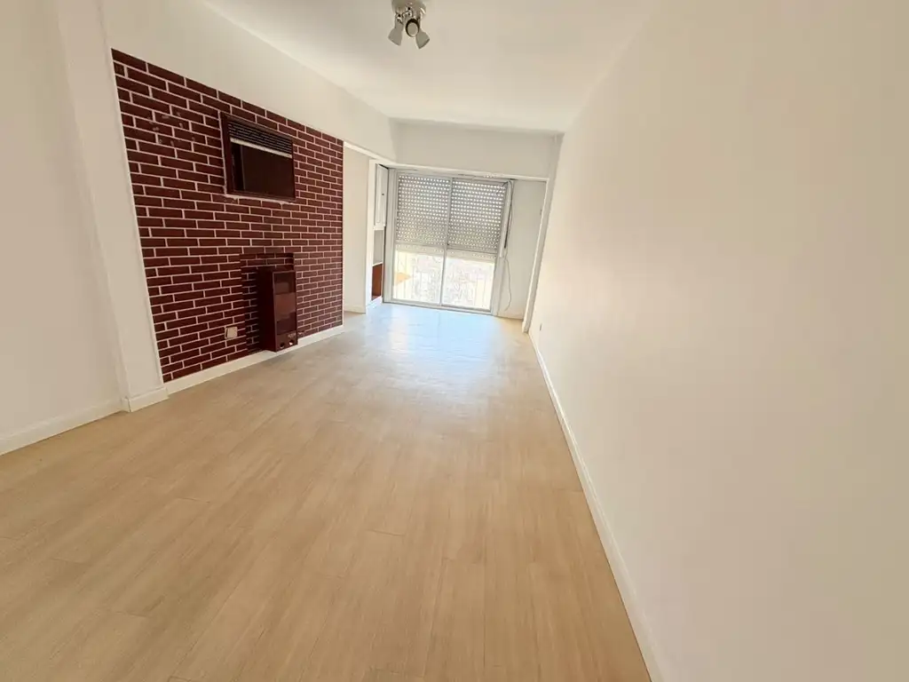 2 ambientes con balcón francés