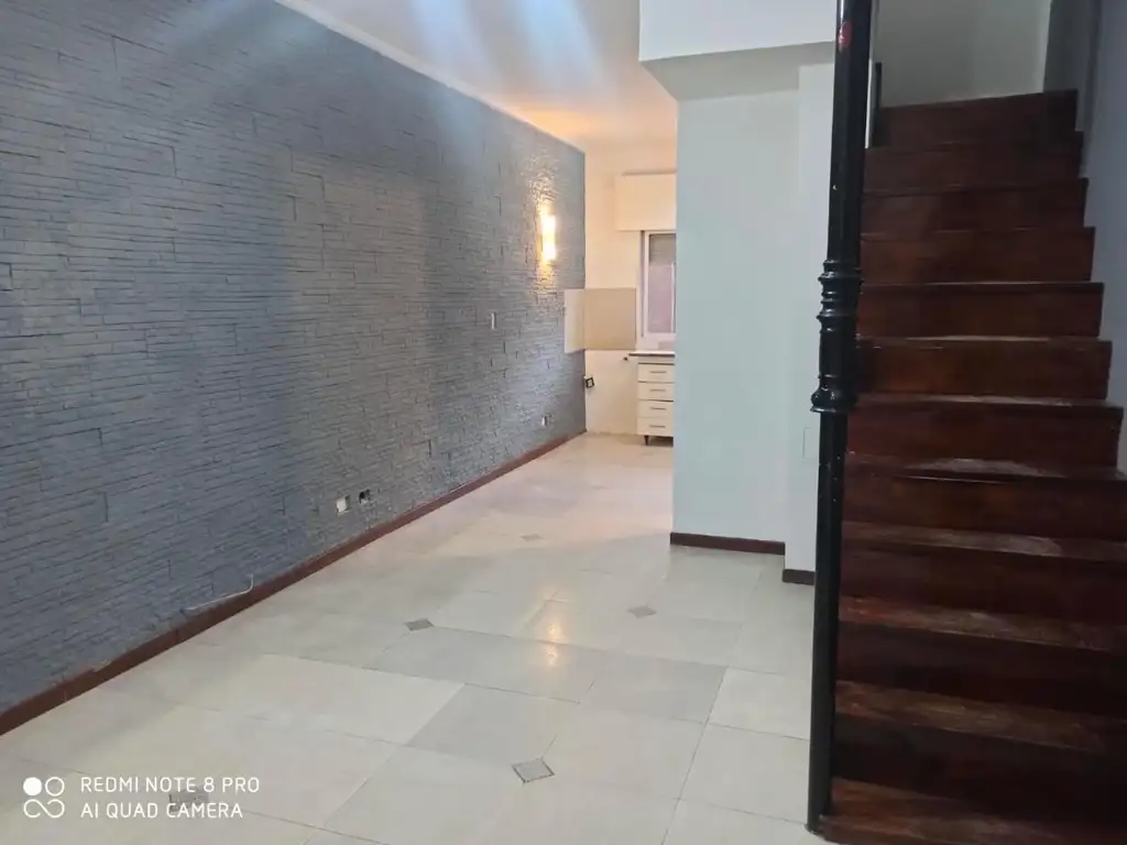 Duplex 120 m², patio y parrilla