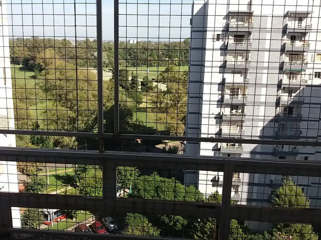 11º andar, varanda e 2 dormitórios