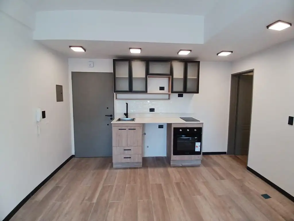 Studio with front balcony