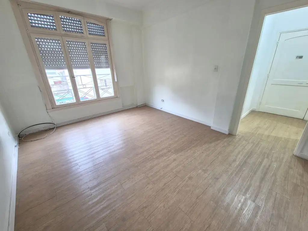 3er piso, balcón francés, 2 ambientes