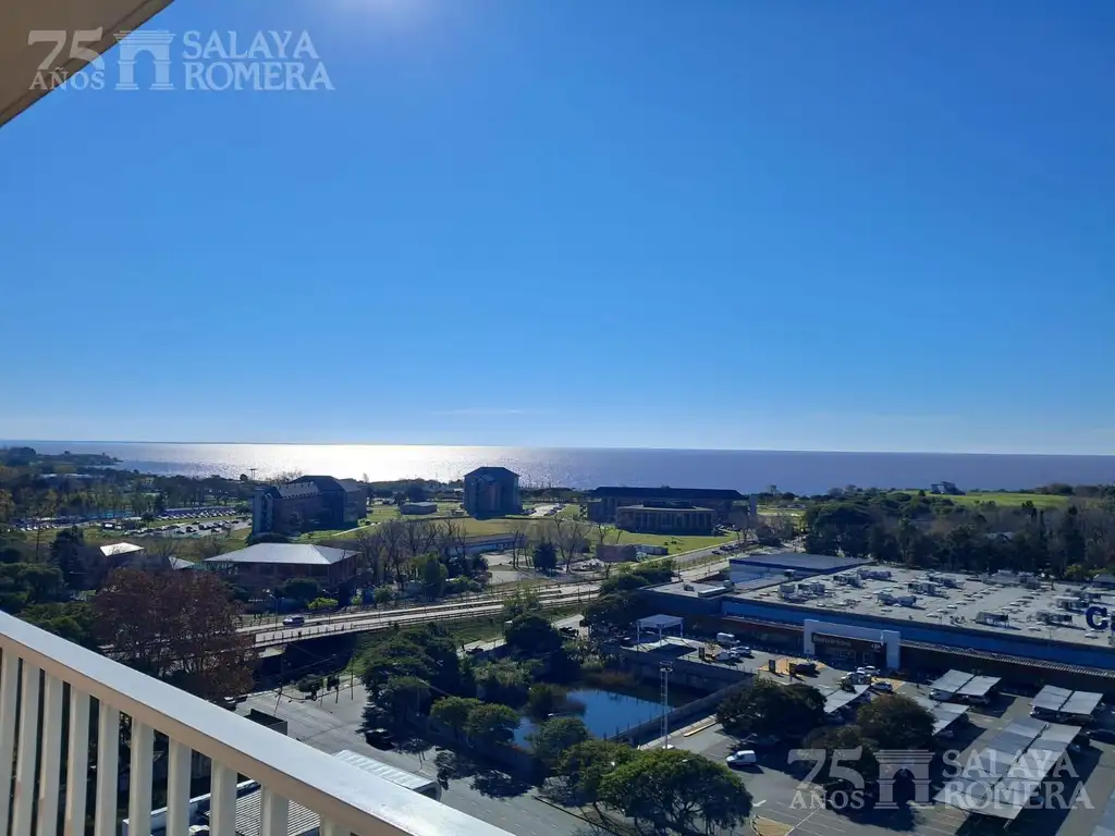 Vista al río, balcón y cochera