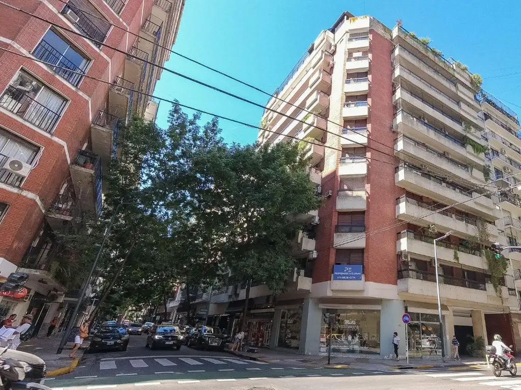 Departamento con balcón en Recoleta