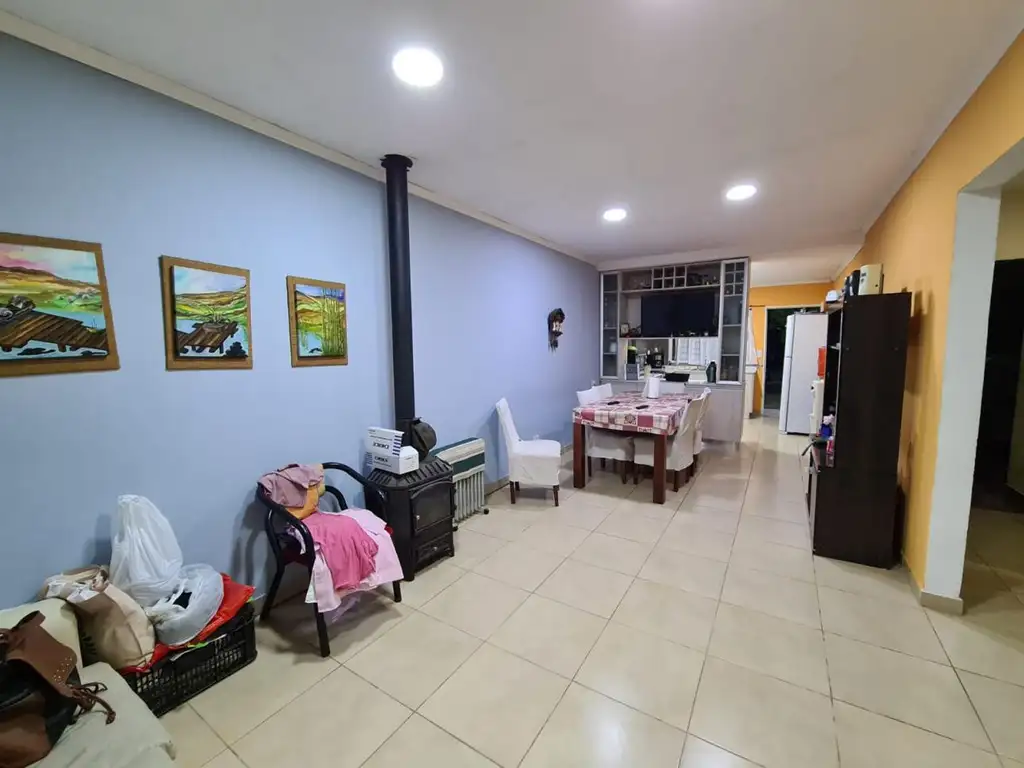 3BR house, patio and parking