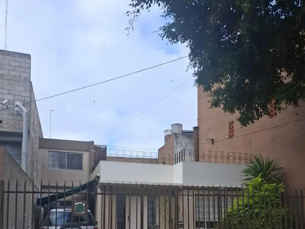 Casa con patio y terraza