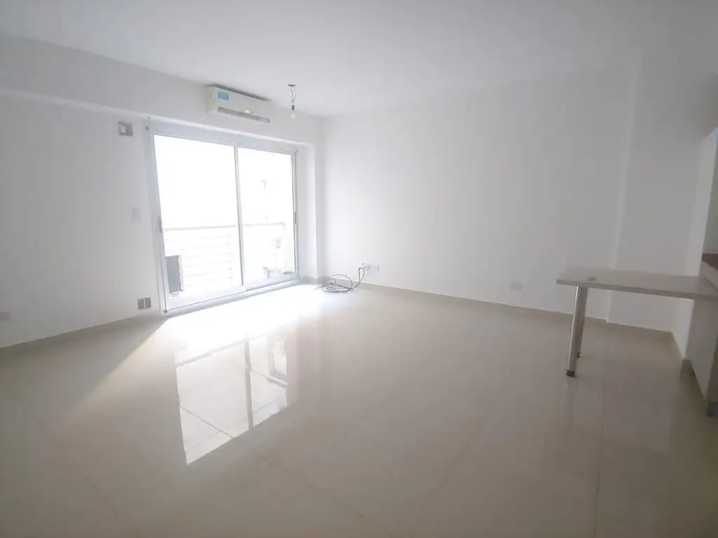 Studio with balcony to courtyard