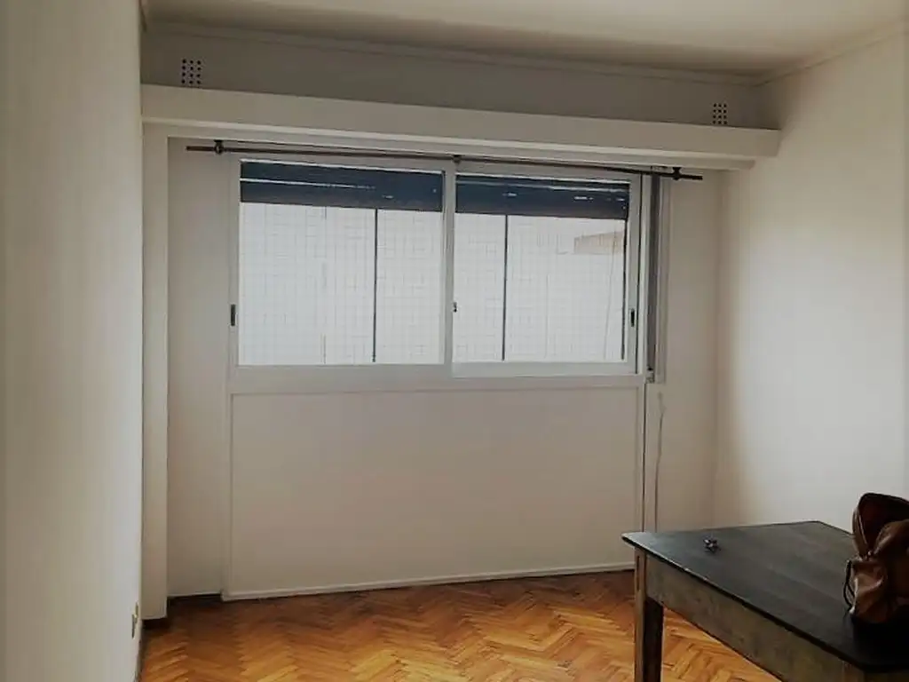 2 ambientes, piso alto, parquet