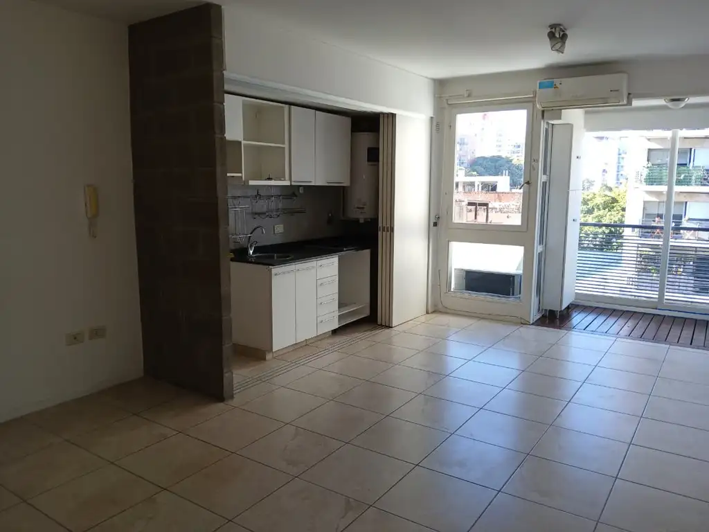 Rear-facing studio with balcony