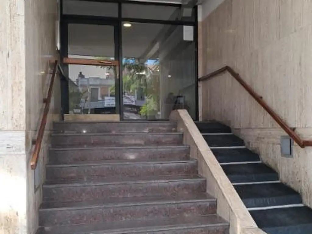 Monoambiente con balcón vidriado