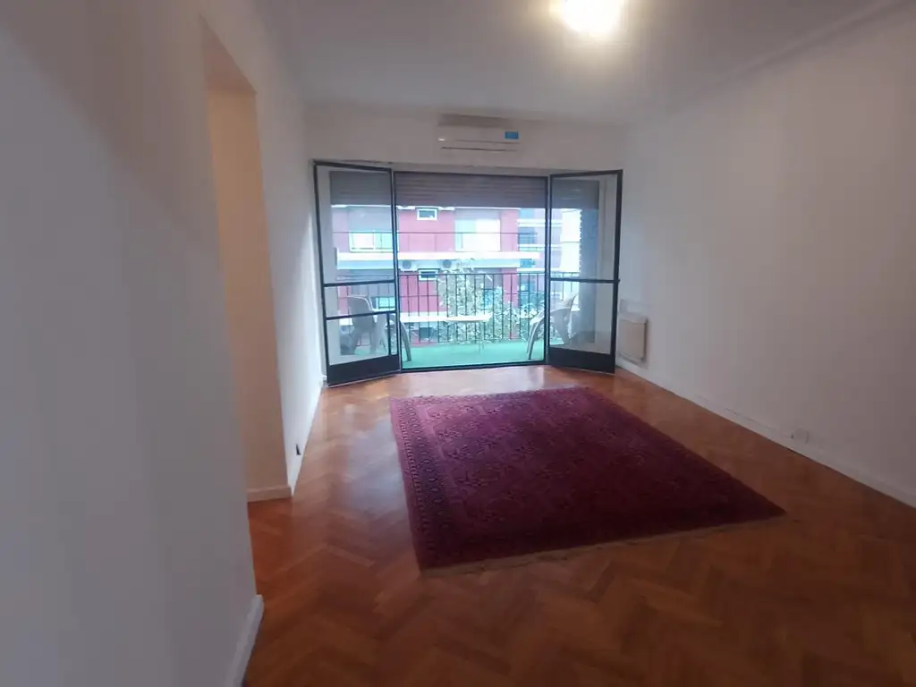 Apartamento com varanda na frente